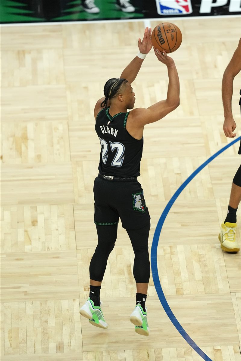 Jaylen Clark celebration