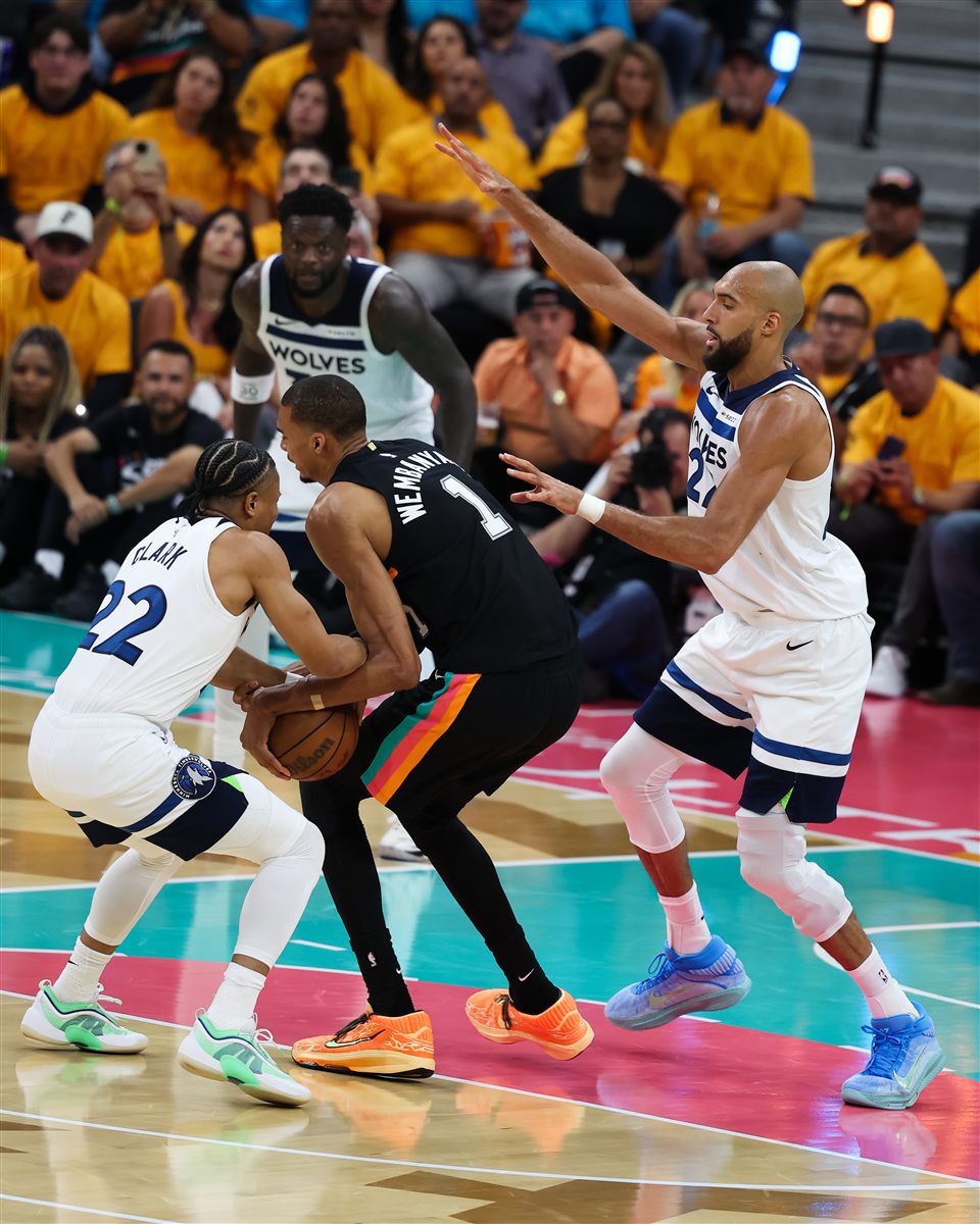 Jaylen Clark on-ball defense